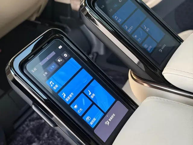 Toyota Alphard — Фото автомобиля 16