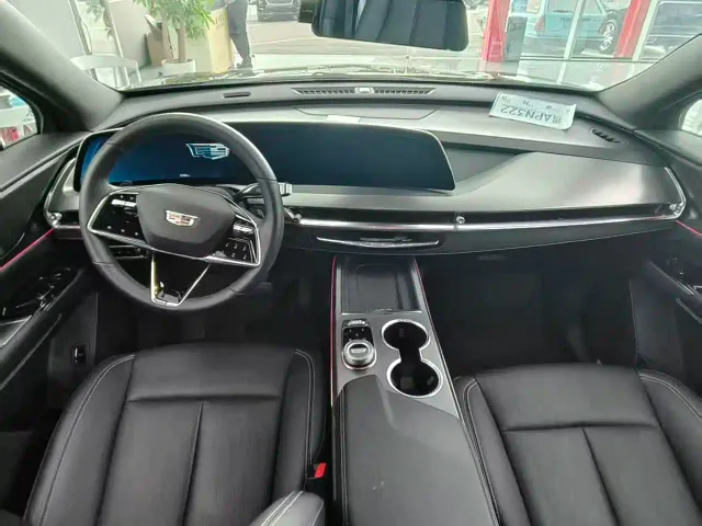 Cadillac XT5 — Фото автомобиля 10