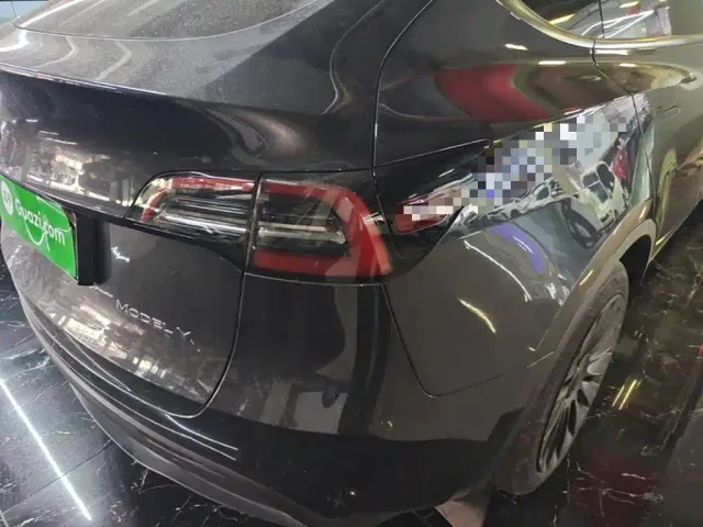 Tesla Model Y — Фото автомобиля 7