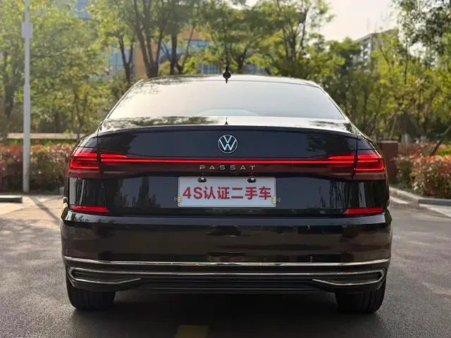 Volkswagen Passat — Фото автомобиля 12