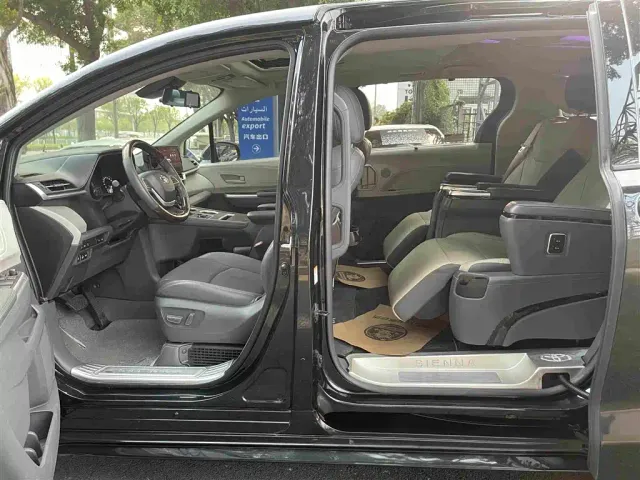 Toyota Sienna — Фото автомобиля 14