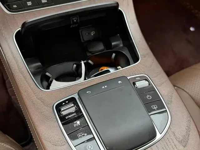 Mercedes-Benz E-Class — Фото автомобиля 16