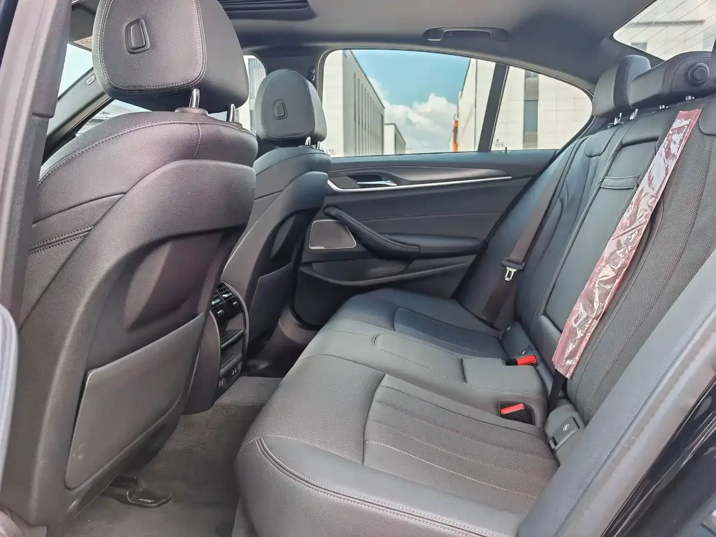 BMW BMW 5 Series (Import) 2022 Facelift 530i M Sport Package — Фото автомобиля 22