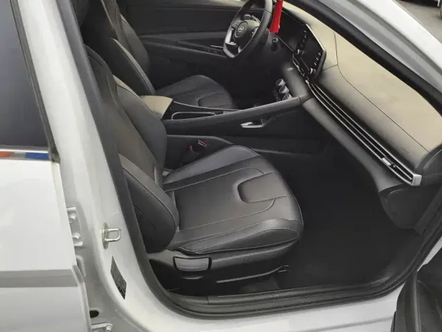 Hyundai Elantra — Фото автомобиля 8