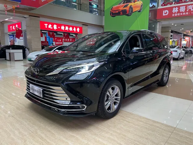 Toyota Sienna — Фото автомобиля 2