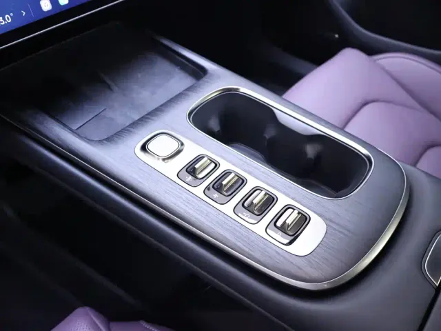 Xiaomi SU7 — Фото автомобиля 12