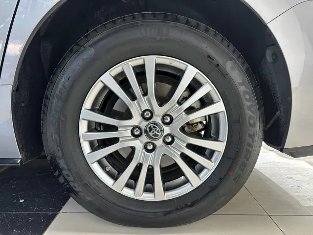 Toyota Sienna — Фото автомобиля 18