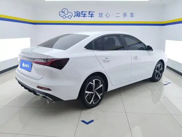 Roewe i5 — Фото автомобиля 3