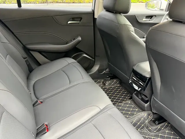 Roewe i5 — Фото автомобиля 11