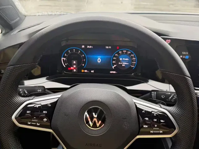 Volkswagen Golf — Фото автомобиля 11