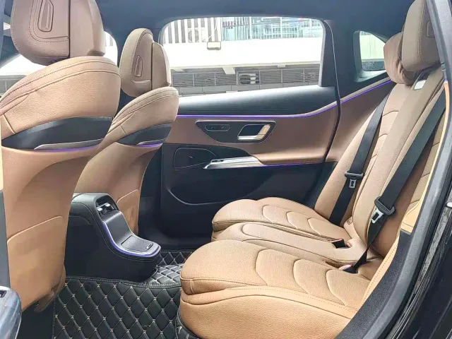 Mercedes-Benz E-Class — Фото автомобиля 5