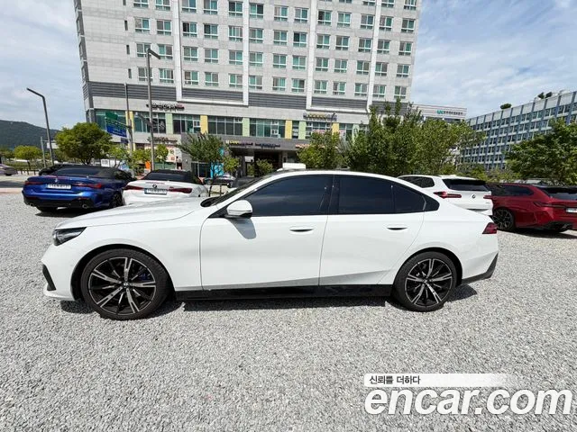 BMW 5 Series G60 — Фото автомобиля 2