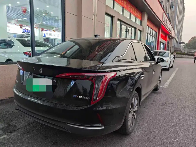 Hongqi E-QM5 — Фото автомобиля 3