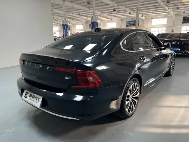 Volvo S90 — Фото автомобиля 4