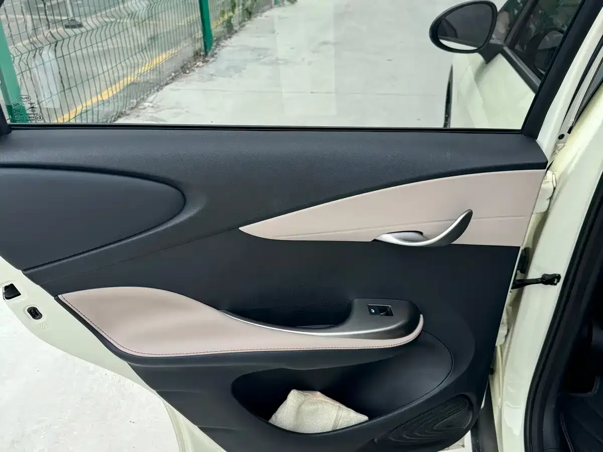 BYD Dolphin 2024 Glory Edition 420km Fashion Edition — Фото автомобиля 7