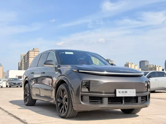 Li Auto L8 — Фото автомобиля 3