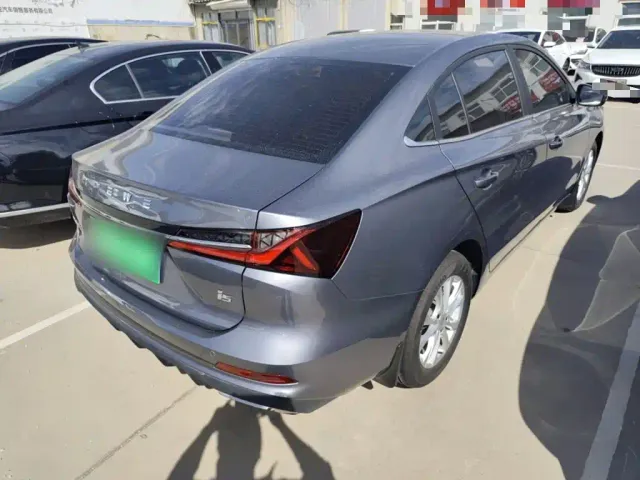 Roewe i5 — Фото автомобиля 5