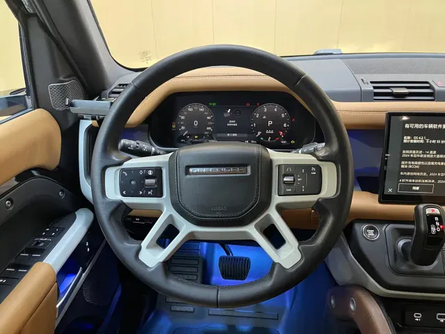 Land Rover Defender — Фото автомобиля 11