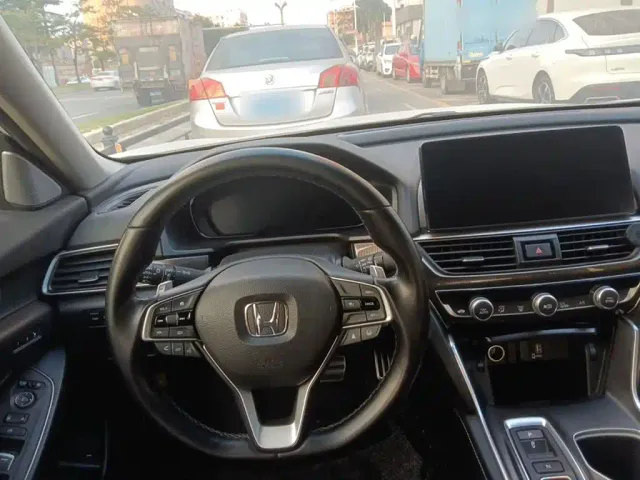 Honda Accord — Фото автомобиля 12