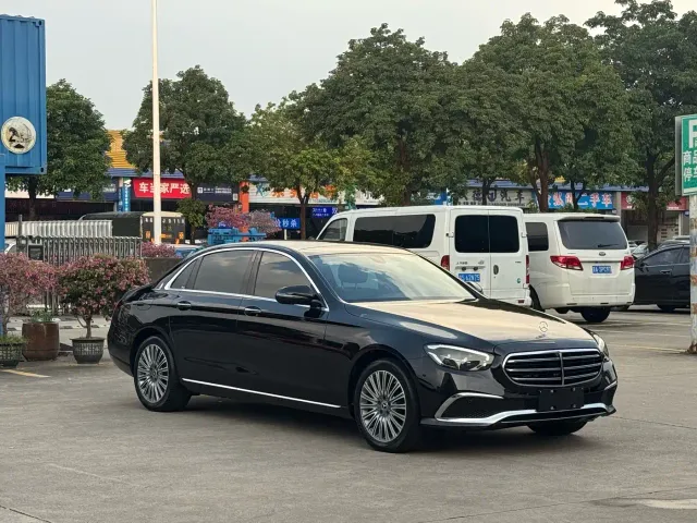 Mercedes-Benz E-Class — Фото автомобиля 3