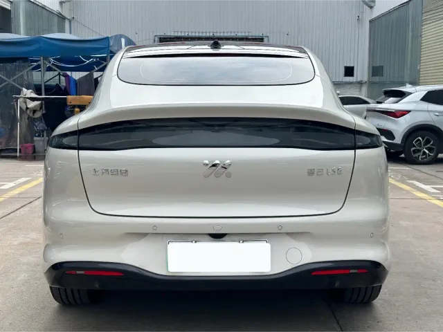IM Motors LS6 — Фото автомобиля 7