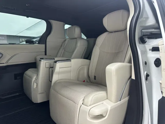 Toyota Sienna — Фото автомобиля 6