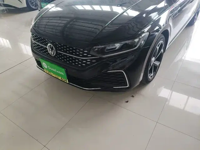 Volkswagen Passat — Фото автомобиля 23