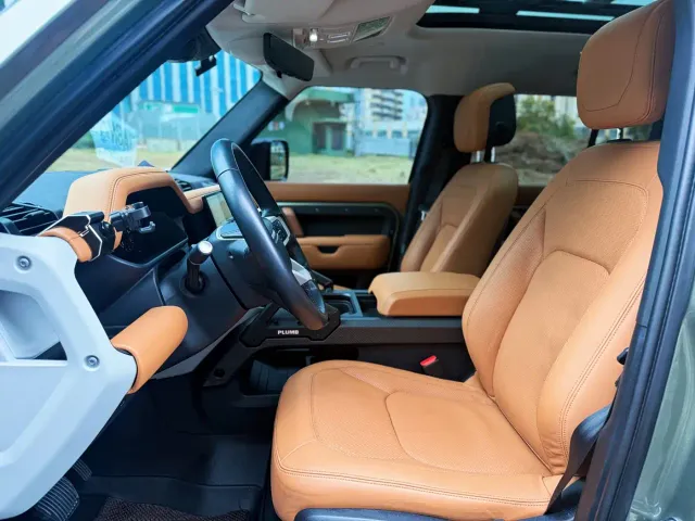 Land Rover Defender — Фото автомобиля 12