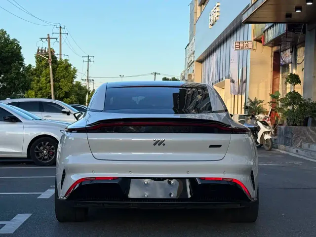 IM Motors L7 — Фото автомобиля 5