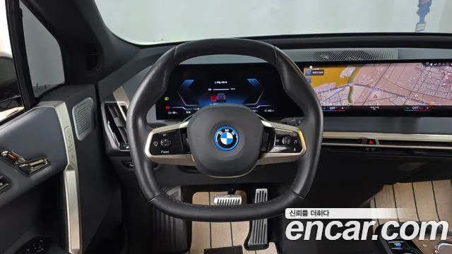 BMW iX — Фото автомобиля 13
