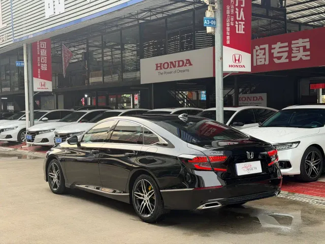 Honda Accord — Фото автомобиля 10