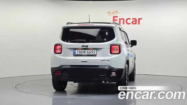 Jeep Renegade — Фото автомобиля 4