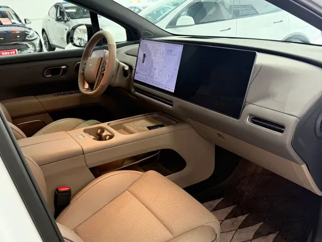 Li Auto i6 — Фото автомобиля 4