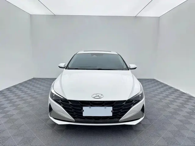 Hyundai Elantra — Фото автомобиля 2