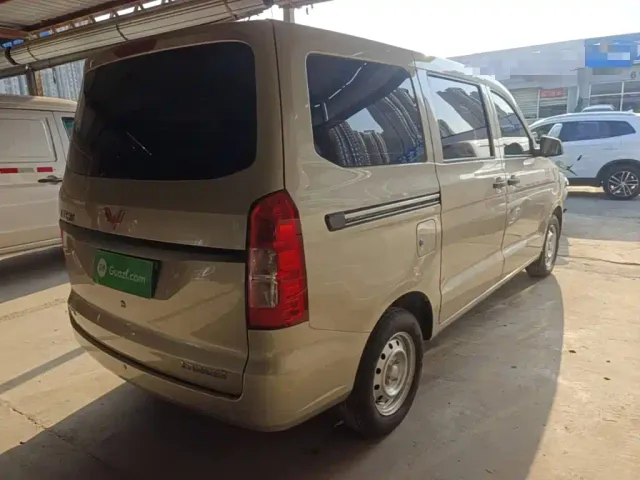 Wuling Hongguang V — Фото автомобиля 6