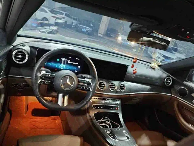 Mercedes-Benz E-Class — Фото автомобиля 4