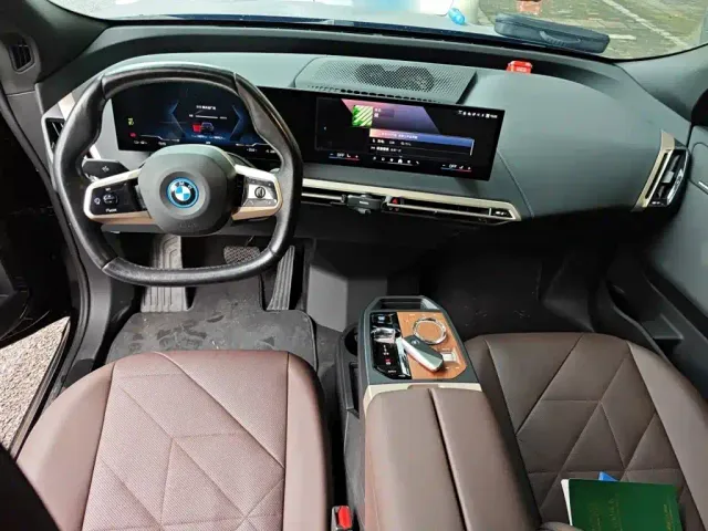 BMW iX — Фото автомобиля 10