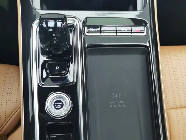 Geely Boyue L — Фото автомобиля 13