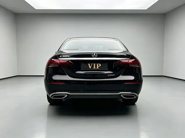 Mercedes-Benz E-Class — Фото автомобиля 4