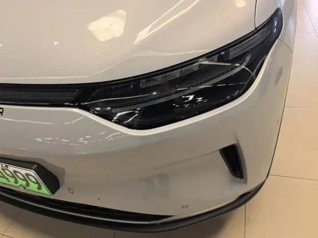 Leapmotor C11 — Фото автомобиля 23