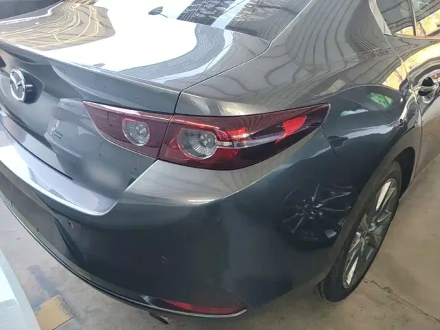 Mazda Axela — Фото автомобиля 7