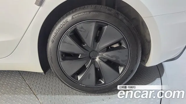 Tesla Model 3 — Фото автомобиля 5