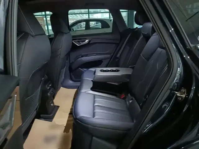 Audi Audi Q4 e-tron 2023 40 e-tron Innovation Edition — Фото автомобиля 16