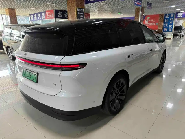Li Auto i8 — Фото автомобиля 7