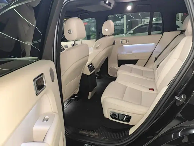 Li Auto L7 — Фото автомобиля 16