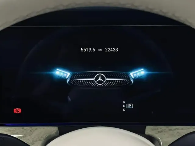 Mercedes-Benz E-Class — Фото автомобиля 5