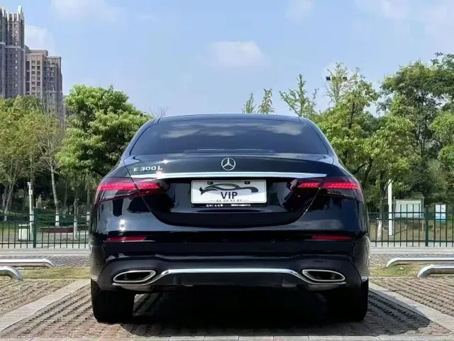 Mercedes-Benz E-Class — Фото автомобиля 8
