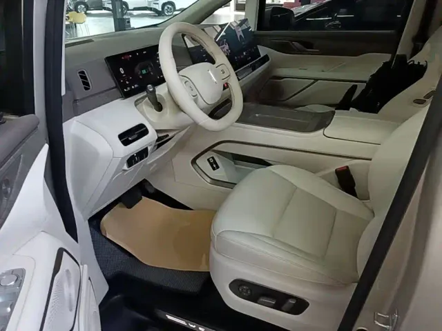 Wey Alpine — Фото автомобиля 14