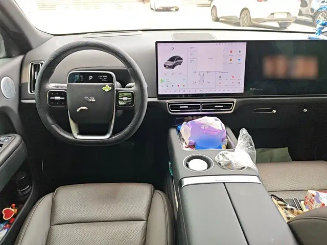 Li Auto L8 — Фото автомобиля 5