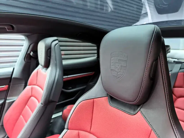 Porsche Taycan — Фото автомобиля 14